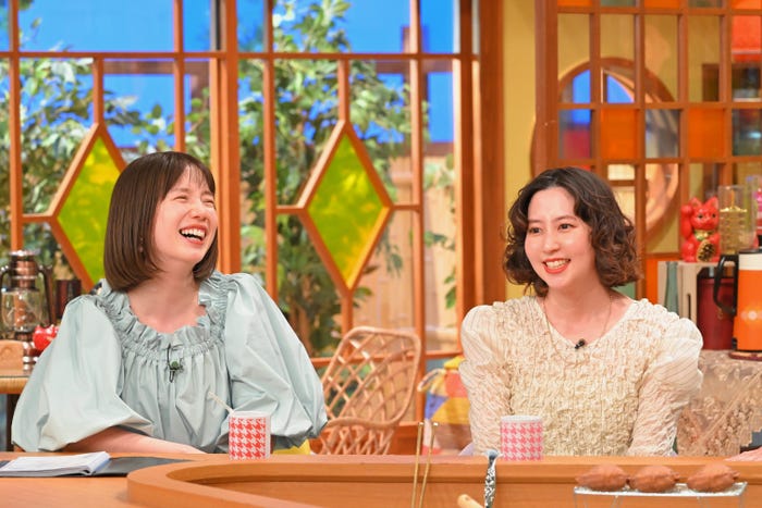 弘中綾香、河北麻友子(C)テレビ朝日