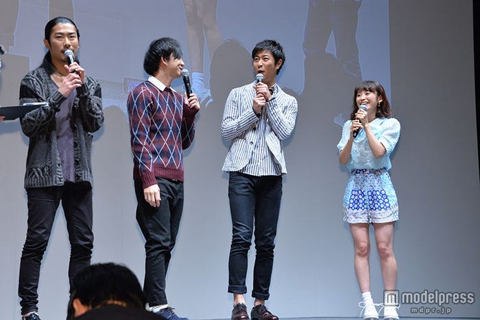 (左から)パンサーの管良太郎、向井慧、尾形貴弘、高橋愛