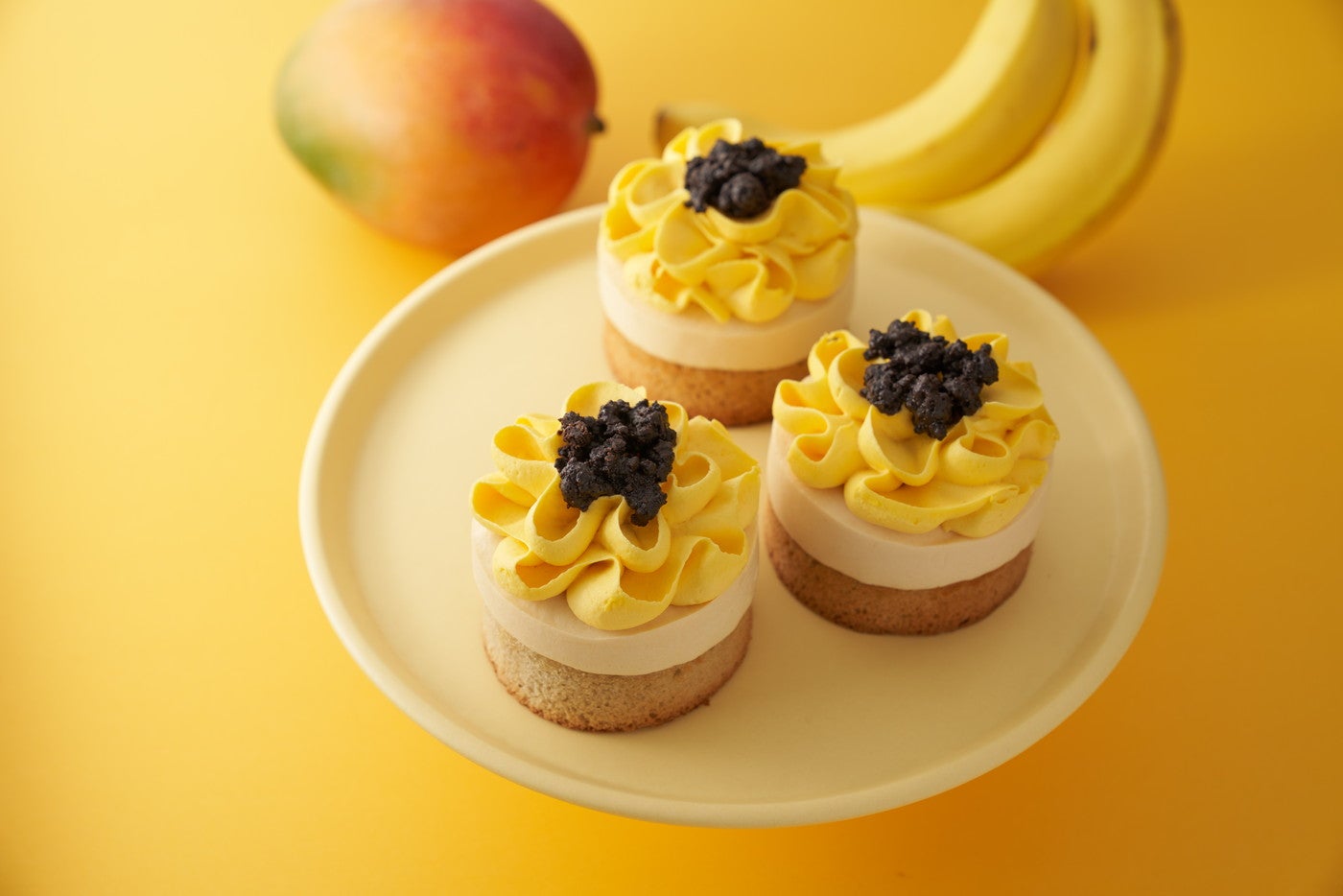 マンゴー&バナナのフラワーケーキ¥515／画像提供：スターバックス コーヒー ジャパン