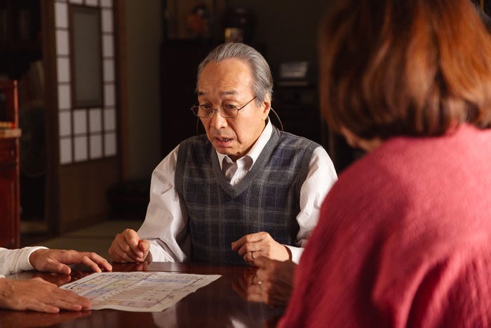 小日向文世、岸本加世子「リボーン ~最後のヒーロー~」第9話(C)テレビ朝日