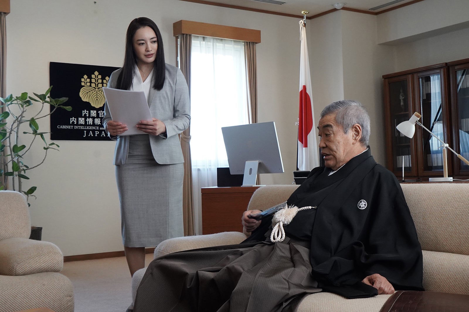 仲間由紀恵、柄本明／「相棒season21」第1話より（C）テレビ朝日