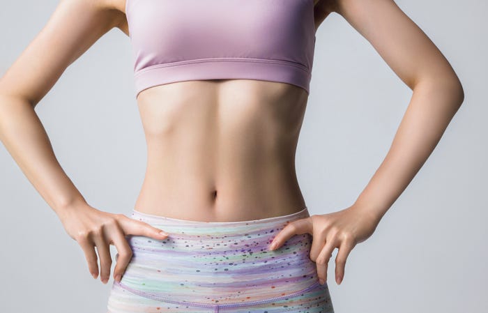 足立梨花(画像提供:小学館)