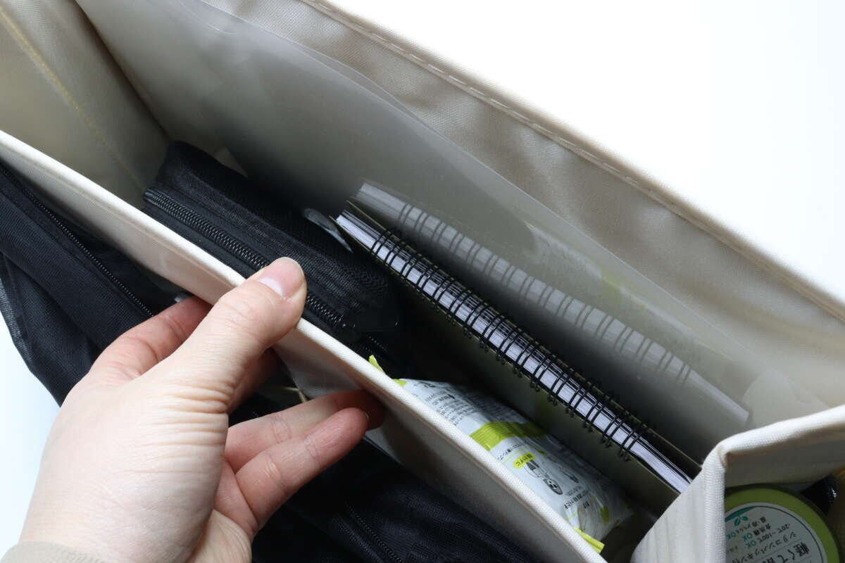 ダイソー　多機能収納ケース　メインスペース