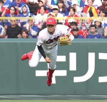 広島ドラ1・平川の“爆肩”が炸裂！ ホームへのレーザービームで三走・岡林の生還許さず マツダは大歓声