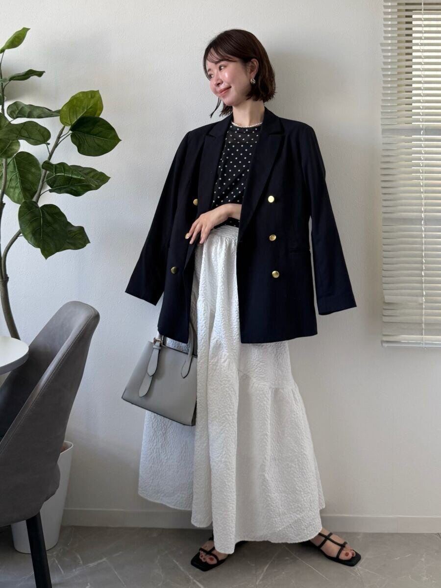 黒ドット柄シアーTとジャケットの秋先取りコーデ 黒ドット柄シアーTとジャケットの秋先取りコーデ