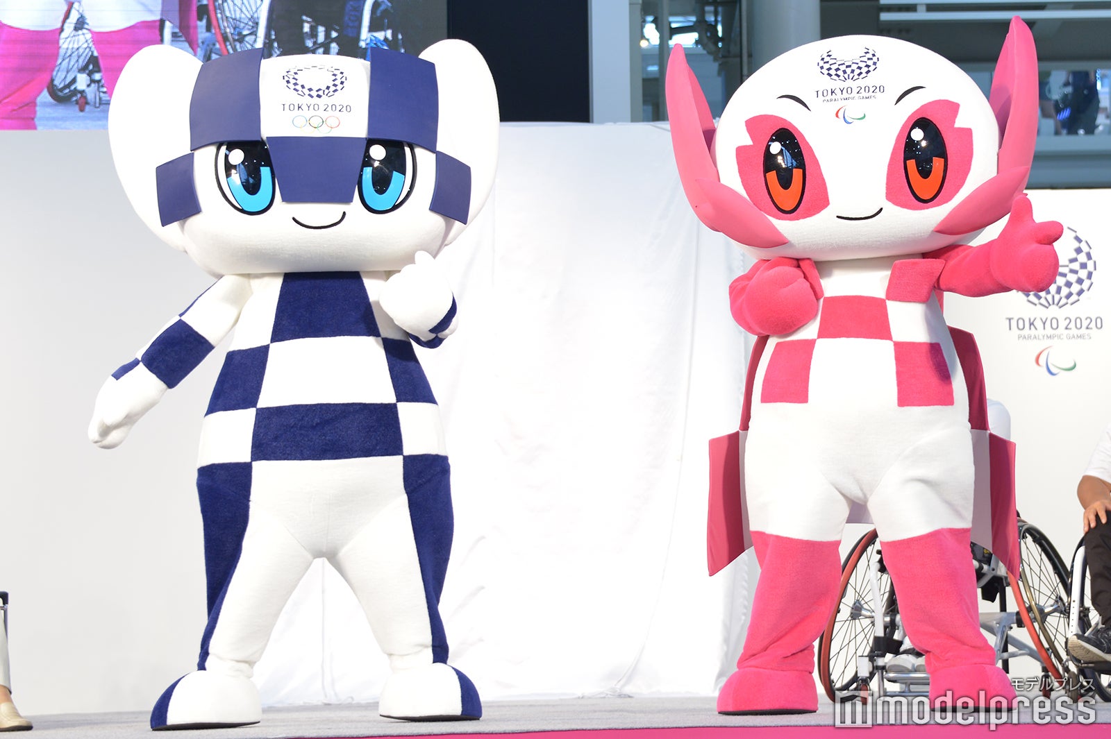 瞬間移動で駆けつけたミライトワ＆ソメイティ （C）モデルプレス