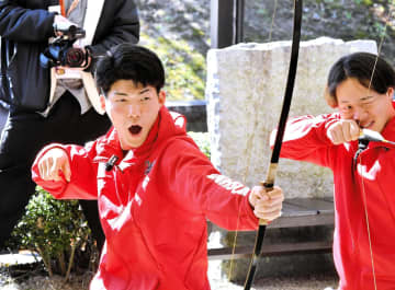 広島ドラ5・赤木 「お～～～」4発4中弓矢「四半的」初体験 10、11日紅白戦登板へ「何が足りないか、埋めていけるように」