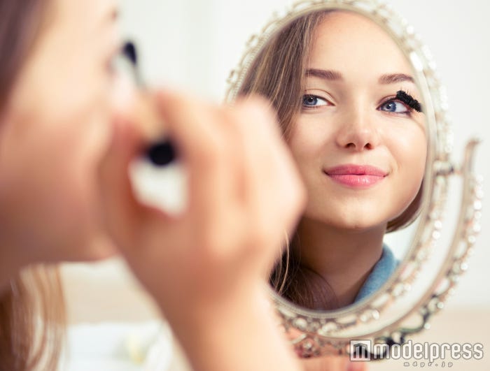 メイク直しの回数も減らせるので面倒くさがりのあなたも試してみては?(photo by Subbotina Anna/Fotolia)