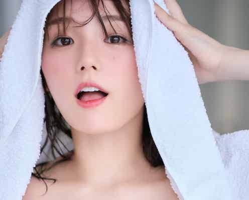 篠崎愛、濡れ肌輝く水着姿 豊満バストにうっとり