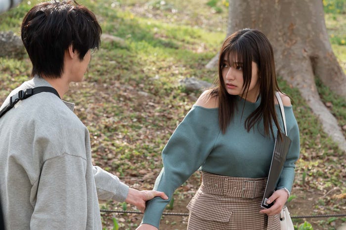 楽駆、吉川愛/第1話(C)「明日、私は誰かのカノジョ」製作委員会・MBS