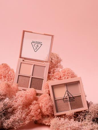 3CE MINI MULTI EYE COLOR PALETTE #SIDE BY SIDE/画像提供：STYLENANDA