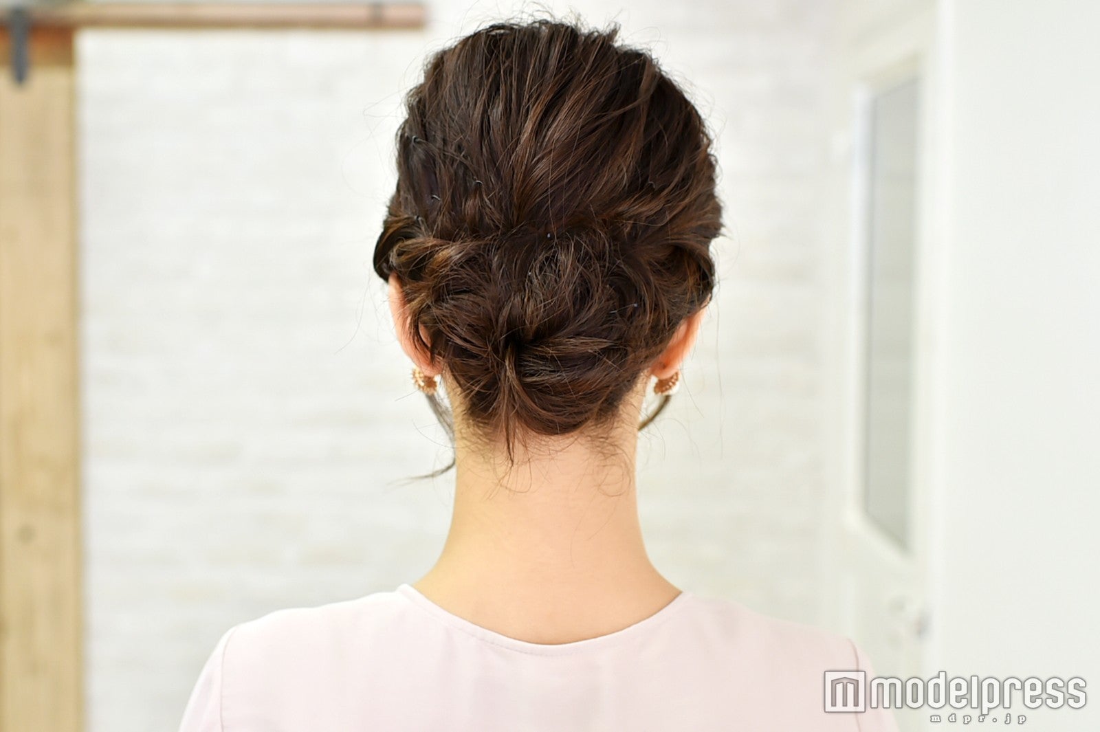 ヘアスタイルにもこだわり！麻亜里（C）モデルプレス