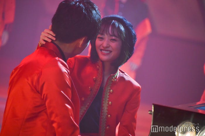 西村真二(ラフレクラン)、三秋里歩/吉本坂46RED「君の唇を離さない」MV撮影風景(C)モデルプレス