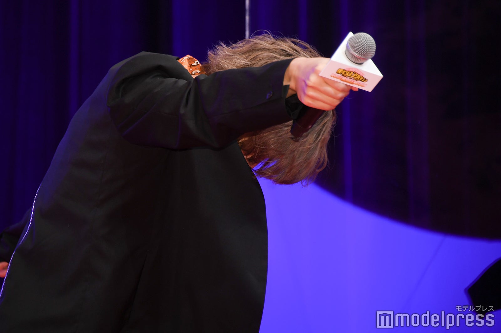 観客に無言のレスポンスを求める岡本信彦 （C）モデルプレス