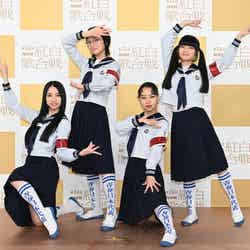 新しい学校のリーダーズ／（左から）KANON、SUZUKA、RIN、MIZYU（C）NHK