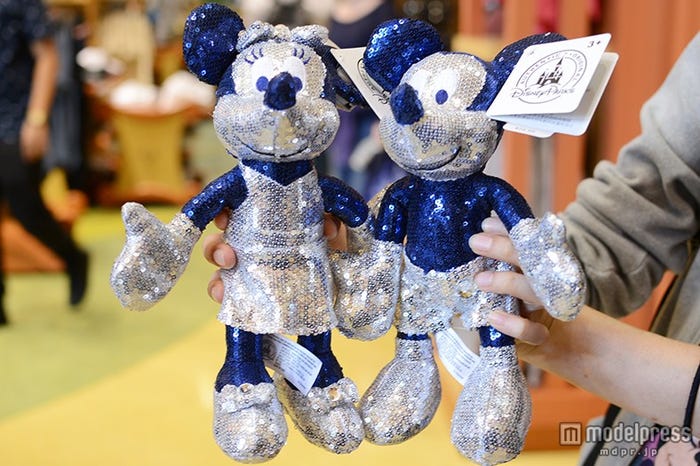 スパンコール仕様のぬいぐるみ/各$24.95