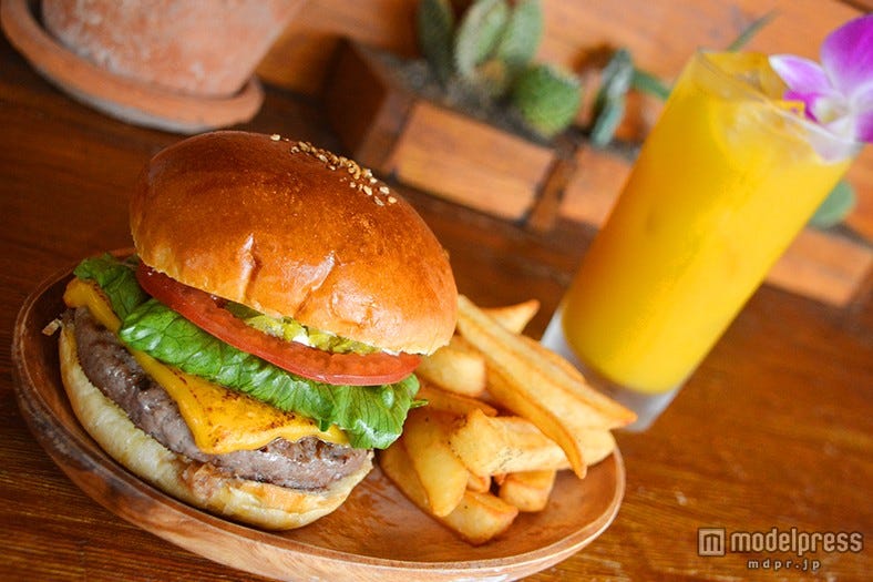 鎌倉の海を臨むこだわり絶品ハンバーガー