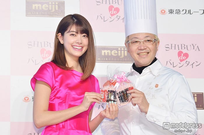 (左から)森星、人気パティシエの辻口博啓氏