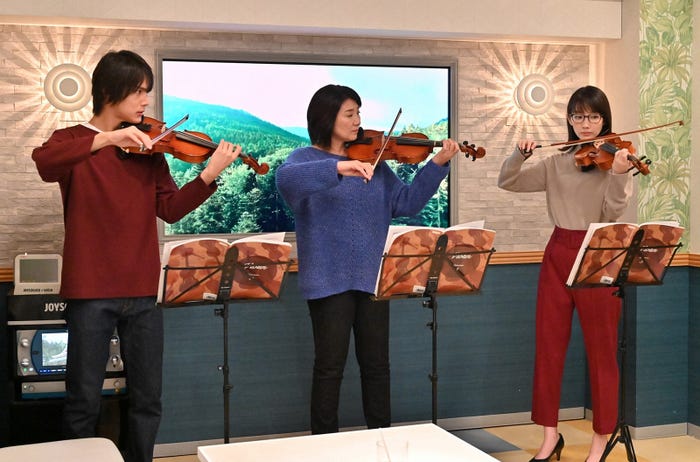 中川大志、松下由樹、波瑠/「G線上のあなたと私」第8話より(C)TBS