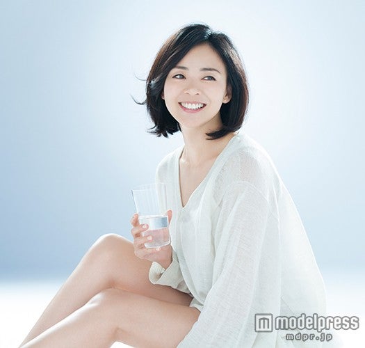 SHIHO、自然体で透明感あふれる美貌 夫婦円満の秘訣を語る