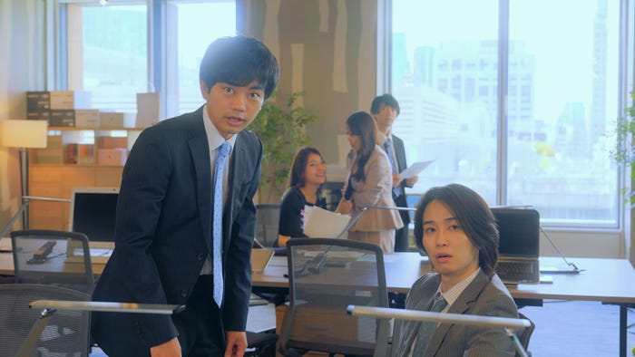 渡辺佑太朗、カルマ「推しが上司になりまして」第11話(C)「推しが上司になりまして」製作委員会