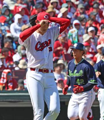広島・岡本は6回4失点で降板 首位・ヤクルト打線に対して要所を締めきれず 打線は松本健の前に六回まで無安打