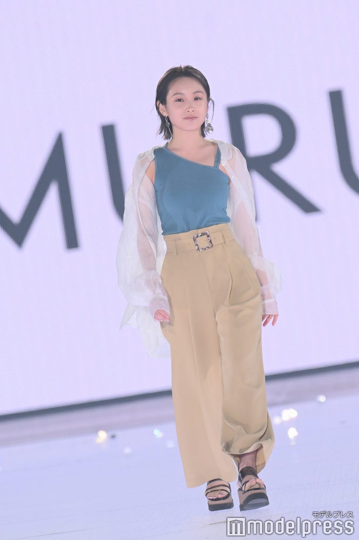 高橋愛「関コレ 2023 S/S」より(C)モデルプレス