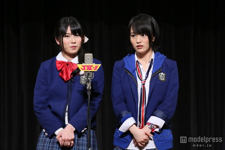 左：横山由依、右：山本彩／（C）「NMB48　げいにん！THE　MOVIE　製作委員会」