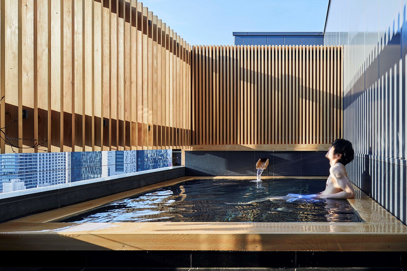 温泉露天風呂／画像提供：UDS