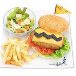 ジャイアントハンバーガー1,850円/画像提供:川崎市 藤子・F・不二雄ミュージアム