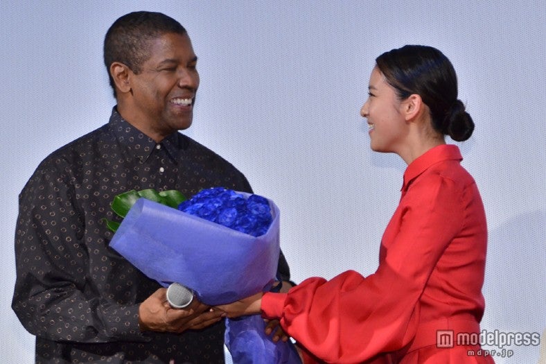 （左から）デンゼル・ワシントン、武井咲