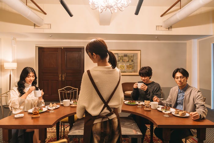 井手上漠、若月佑美、本田響矢、中尾暢樹「セレブ男子は手に負えません」第2話より(C)ABC・DLE