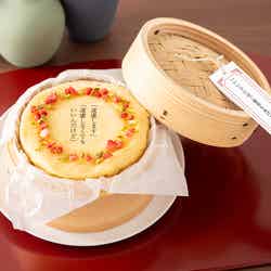 はちみつとベリーの蒸しパン 税込1,090円(C)日向夏/イマジカインフォス イラスト:しのとうこ