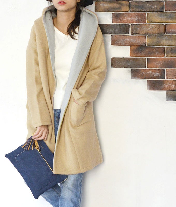 ふわふわ手触りバイカラートッパーコート「coca」6,990円（税込）／画像提供：coca