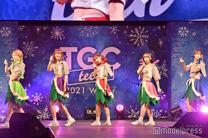 豆柴の大群(C)モデルプレス