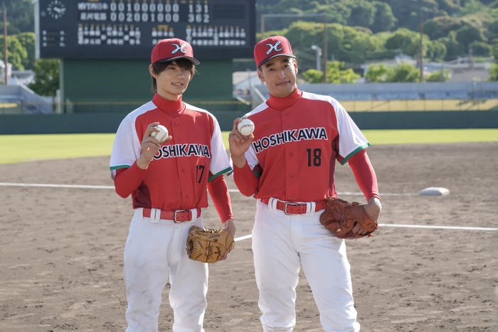 佐野勇斗、関口メンディー「おむすび」第51話(C)NHK
