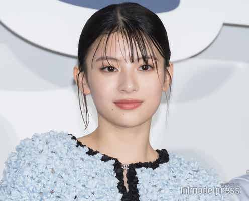 出口夏希、タンクトップ&個性的スカートから美脚チラリ「スタイル抜群」「大人っぽい」と反響