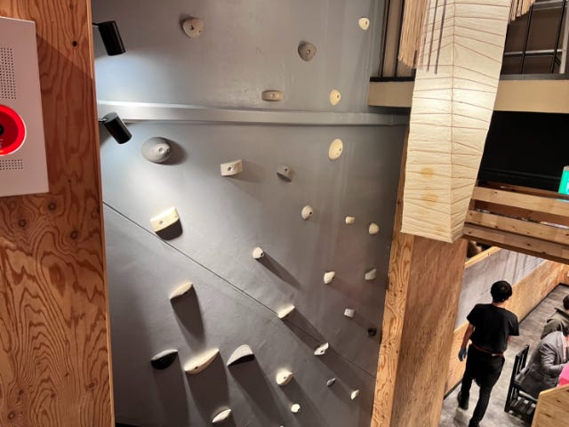 フラン軒　ボルダリング壁