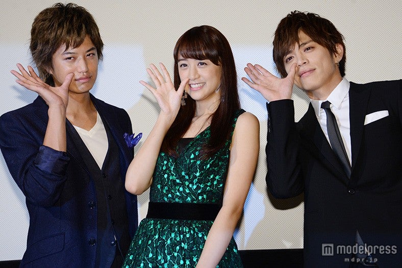 （左から）井上正大、山本美月、山本裕典