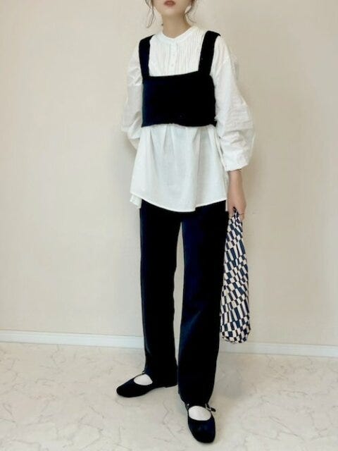 白ブラウス　コーデ　秋