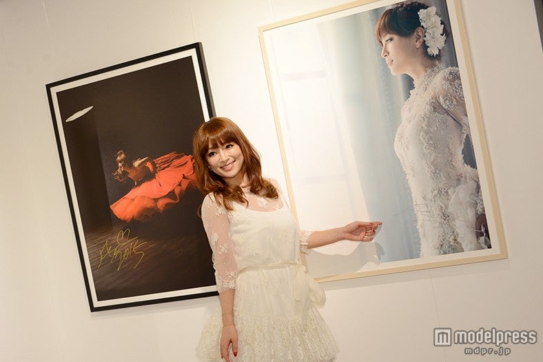 画像6/10) 浜崎あゆみ、ミニドレスで美脚披露 圧巻オーラ放ち