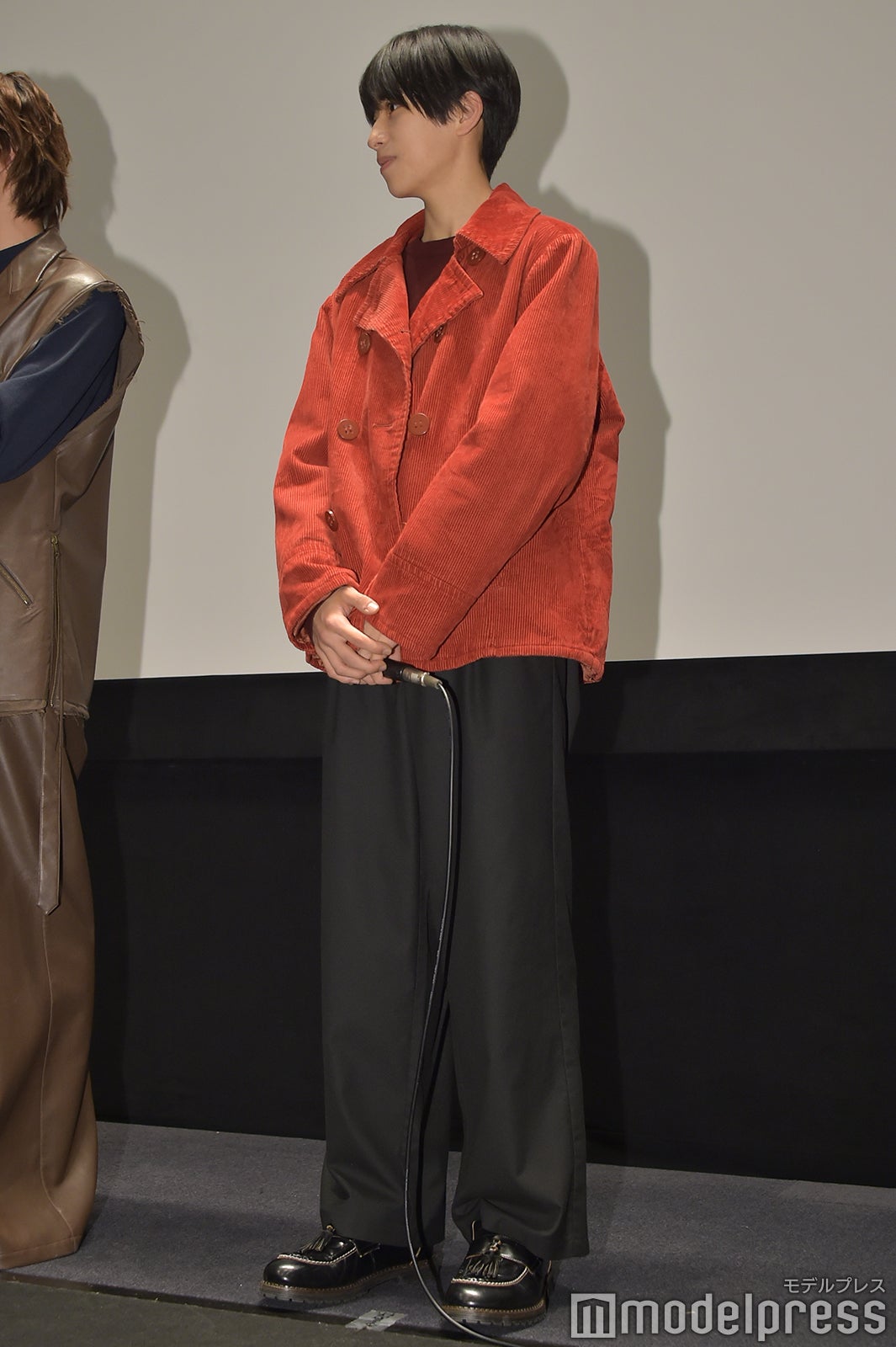 「皆さん面白かったですか？」とコール＆レスポンスをする本島純政（C）モデルプレス