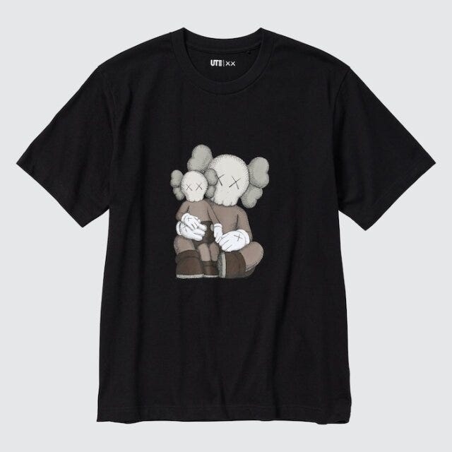 ユニクロ　KAWS　コラボUT　売り切れ必至　カウズ　UT　グラフィックTシャツ　フロント