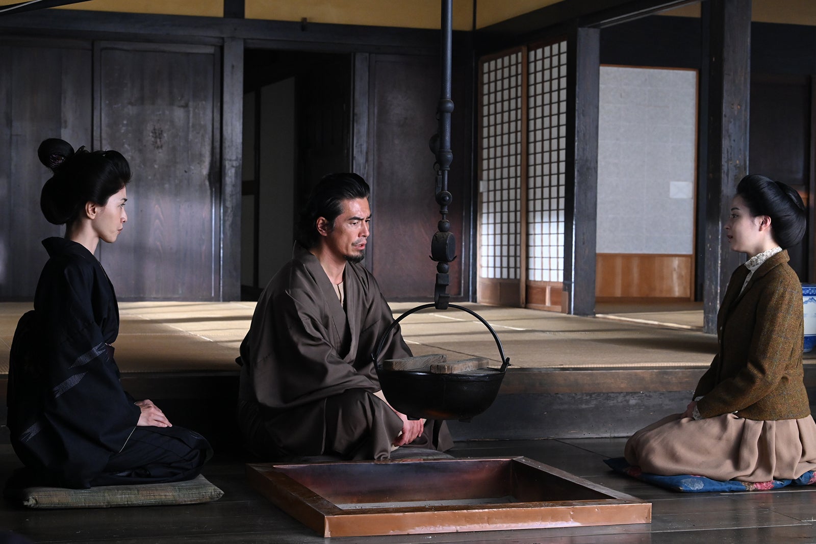 内田有紀、伊藤英明、広瀬すず （C）テレビ朝日