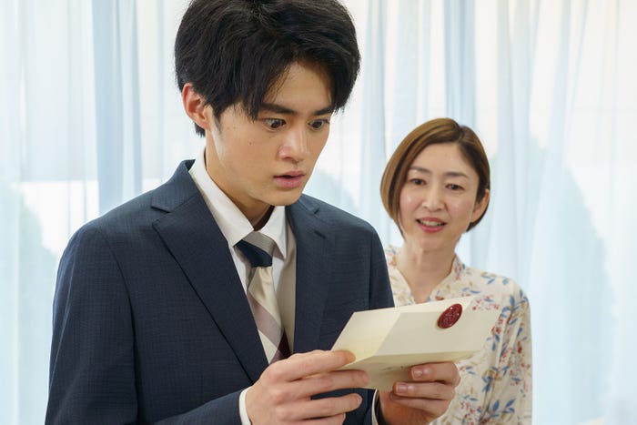 (左)鈴鹿央士(C)東海テレビ