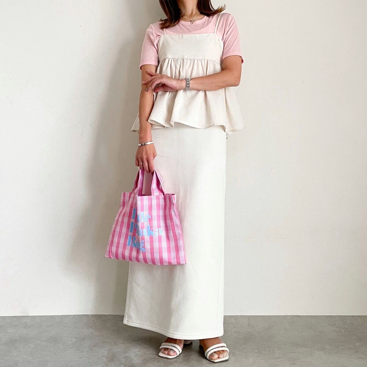 GU　ソフトシアークルーネックT　コーデ　キャミワンピ　レイヤード