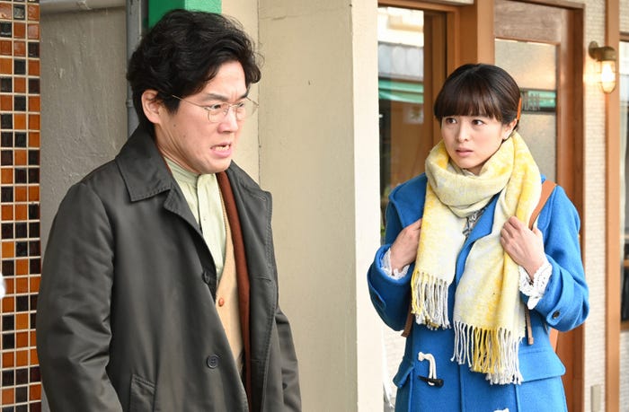 山崎樹範、清野菜名/「シロでもクロでもない世界で、パンダは笑う。」第4話より(C)日本テレビ