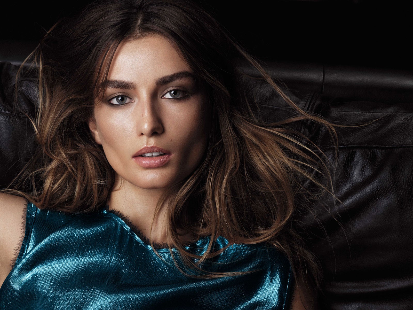 【ボビイ ブラウン】洗練されたエフォートレスを叶える秋の限定コレクション