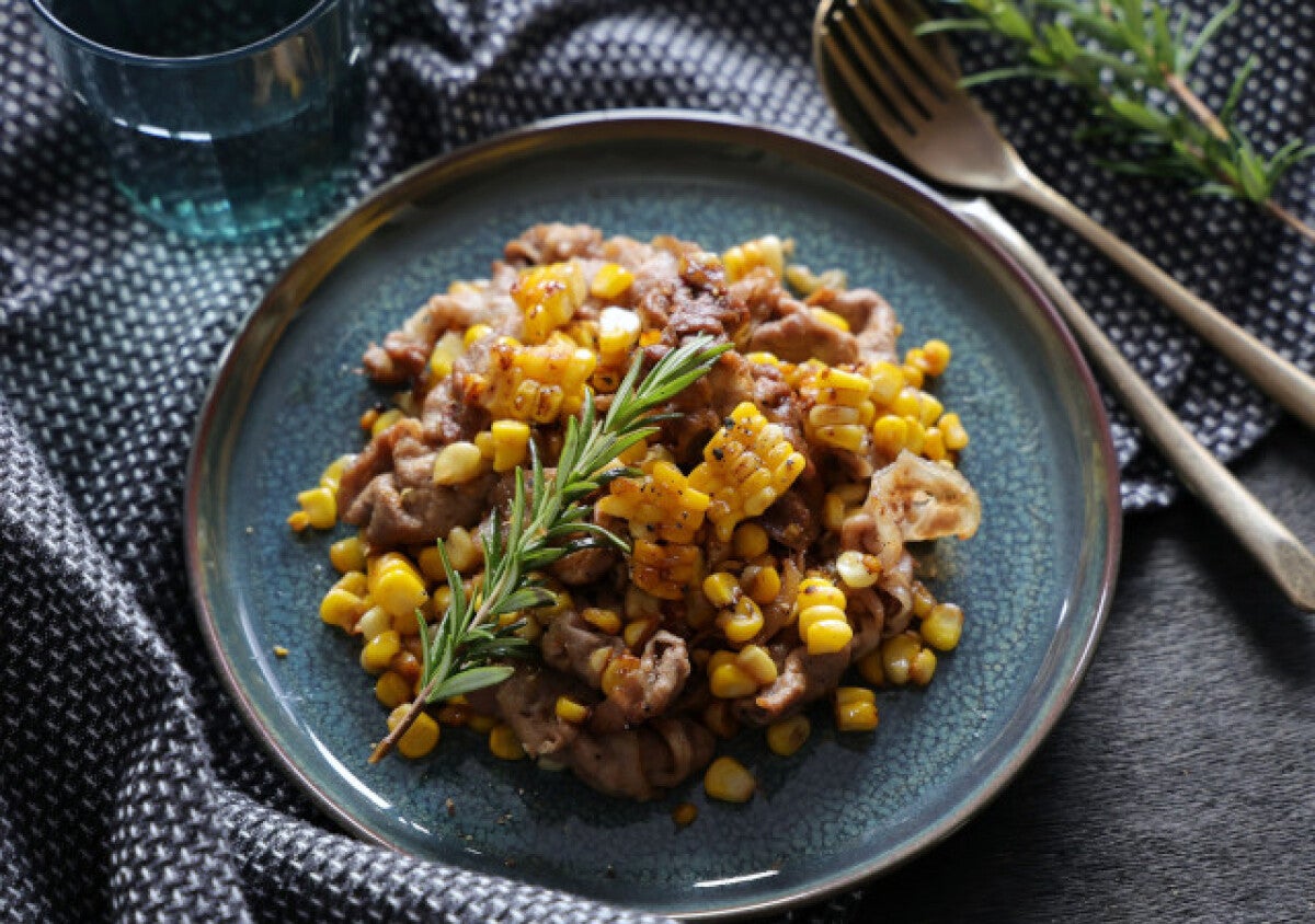 生のとうもろこしあるうちに絶対作って！とうもろこしと豚肉の焦がしバターしょう油炒め