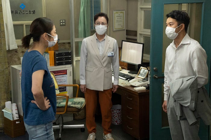 小池栄子、高畑淳子、仲野太賀「新宿野戦病院」第10話より(C)フジテレビ